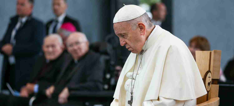 "Papa Francis'e darbe planlanıyor!"