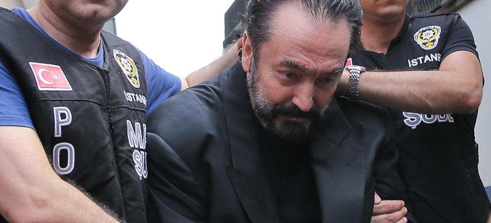 Adnan Oktar'ın evinde bulunan Tevrat'ın sırrı...