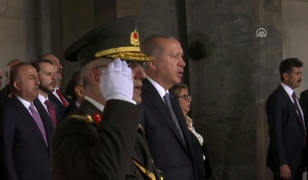 Erdoğan ve devlet erkanı Anıtkabir'i ziyaret etti!