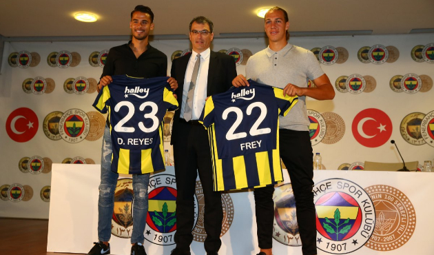 Fenerbahçe'den yeni transferlere imza töreni!