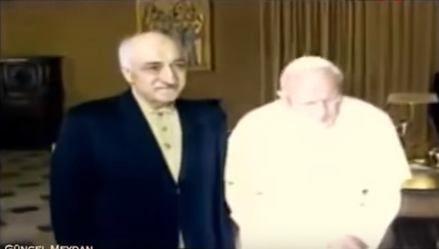 Bu video gündeme bomba gibi düştü! Gülen'in Papa'ya gönderdiği mektuptaki imzanın şok eden sırrı