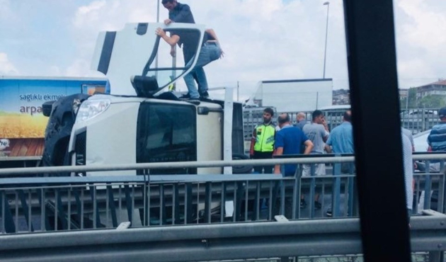 İstanbul trafiğini kilitleyen kaza!