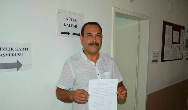 ABD'ye kızan adam soyadını değiştirdi!