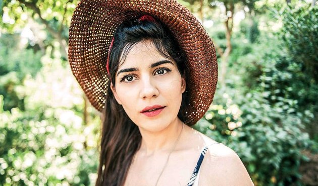 Zeynep Çamcı "Adı Zehra" ile ekranlara dönüyor!