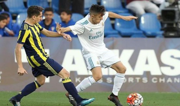Ömer Faruk Beyaz, Fenerbahçe'yle sözleşme imzaladı
