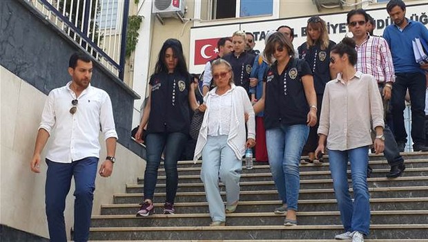 Nazlı Ilıcak ve 16 gazeteci tutuklandı!