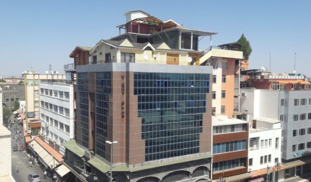 14 katlı plazanın çatı katına villa yaptılar!