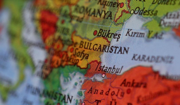 Bulgaristan'da 3 bakan istifa etti!
