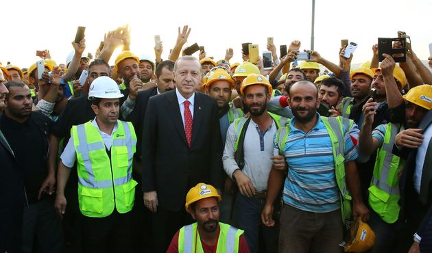 Cumhurbaşkanı Erdoğan'dan Türk firmanın yaptığı havalimanı inşaatına ziyaret...
