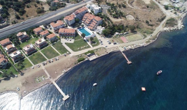 Foça sahilinde dehşete düşüren görüntü!