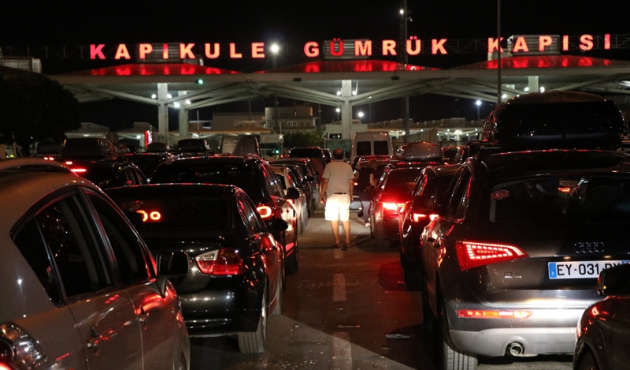 Kapıkule'de gurbetçi yoğunluğu...