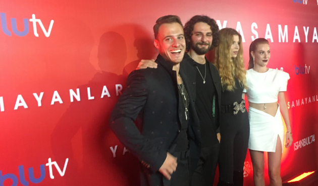 Vampir dizisi Yaşamayanlar'ın galası yapıldı