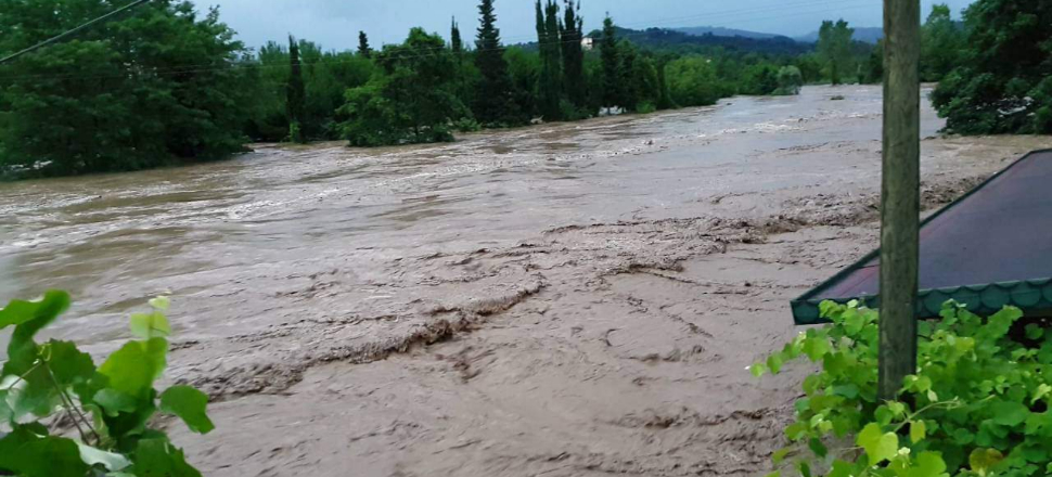 Trabzon'da sel felaketi! Mahsur kaldılar