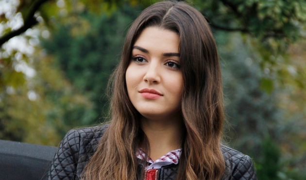 Makyajsız hali 'sade poğaça'ya benzetildi!