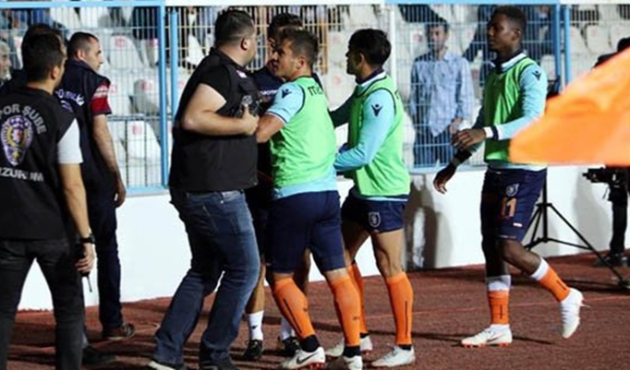 Emre Bölezoğlu Erzurum'da taraftarlarla tartıştı!