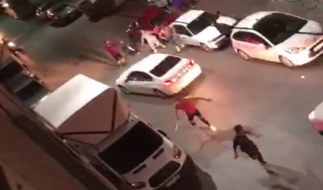 Bahçelievler'de kadınlar ve erkekler sopalarla birbirine girdi!