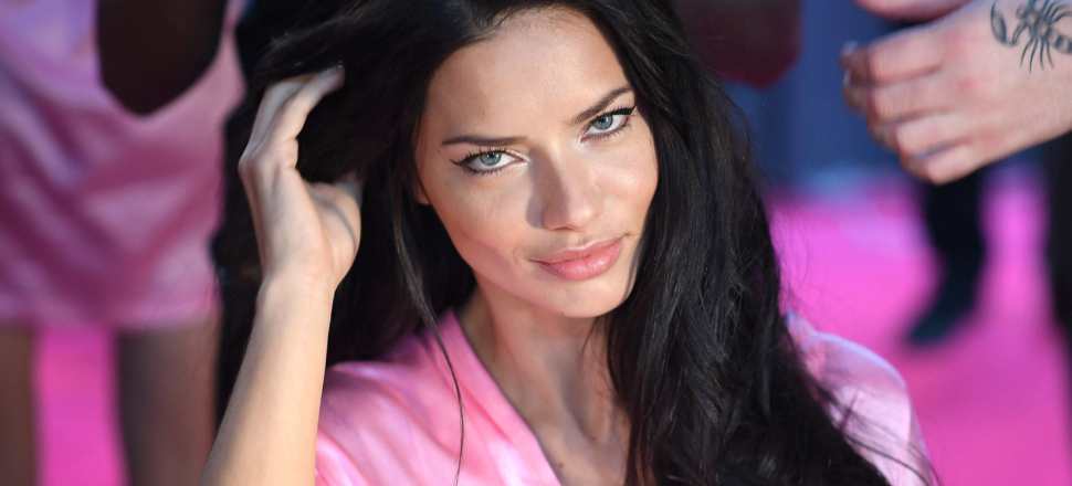 Adriana Lima'dan cesur 'İyi geceler' paylaşımı!