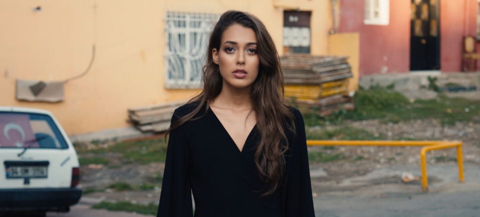 Çukur'un Sena'sı veda ettiğini duyurdu!