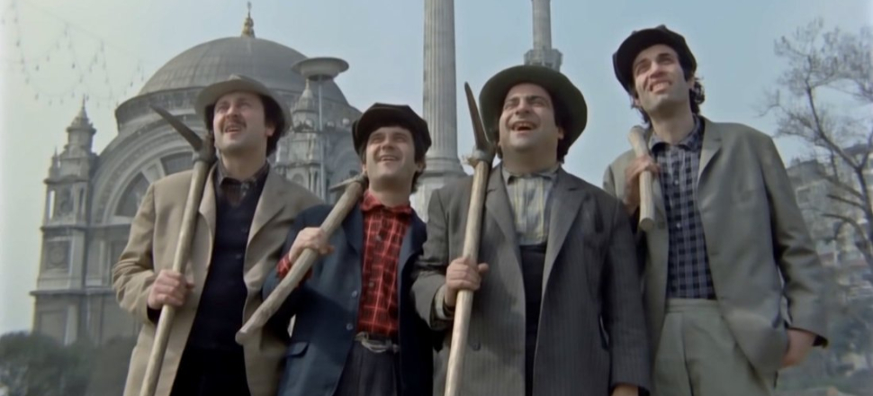 "Salak milyoner" filmi Yedikule'de gerçek oldu!