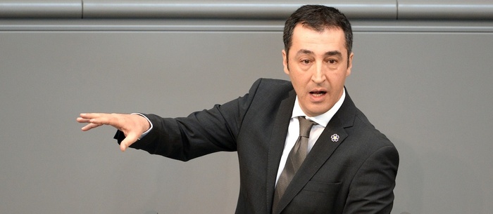 Sen bir utanç abidesisin! Cem Özdemir yine zırvaladı: Erdoğan yanlıları cezalandırılmalı!