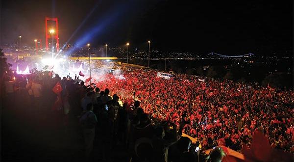 Siyaset bilimci Murat Yılmaz'ın çarpıcı uyarısı: Meydanları terk etmeyin çünkü...