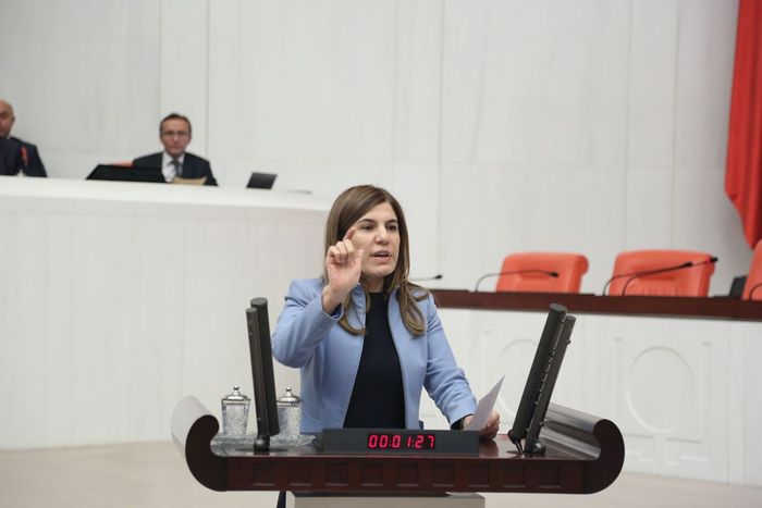 'Geleceğimizi kimse ipotek altına alamaz'