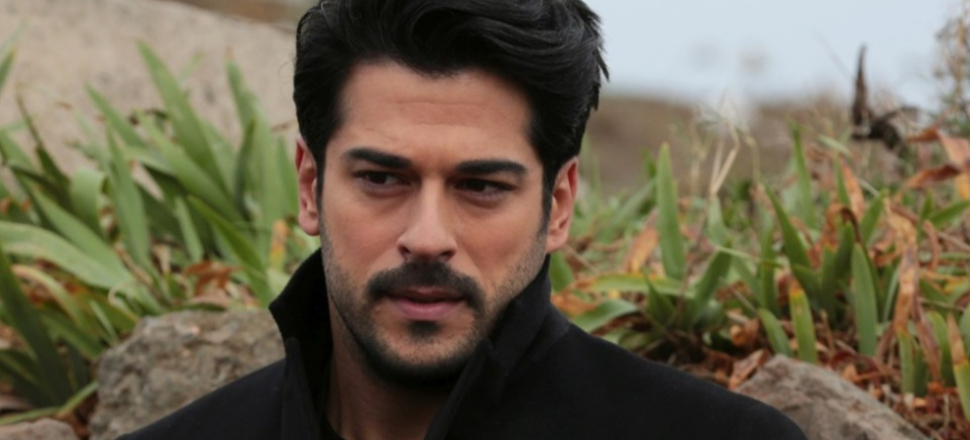 Burak Özçivit yeni imajıyla İsmail YK'ya benzetildi!