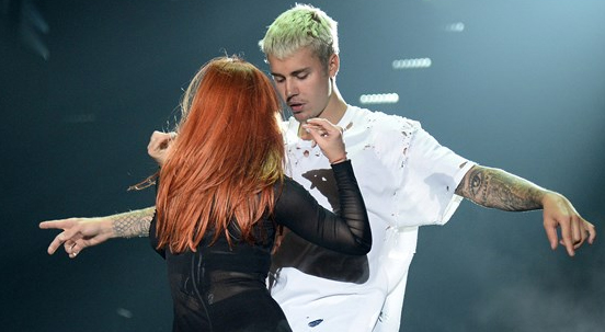 Justin Bieber altı kadın hayranını odasına davet etti