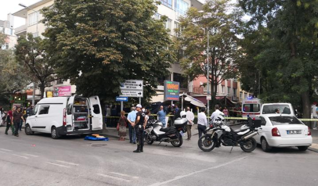 Önce karısını vurdu sonra intihar etti!