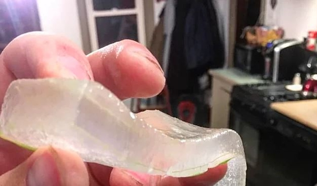 Soyduğu şeyin içinden çıkanı görünce şoke oldu!