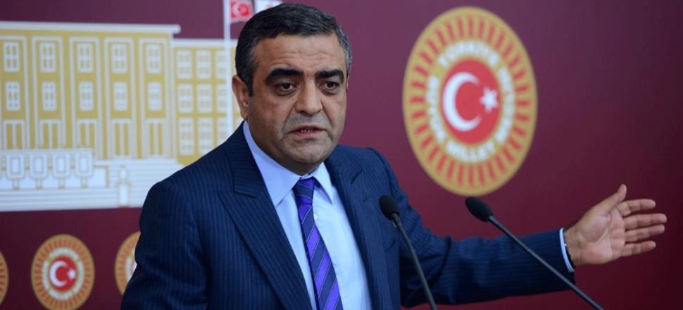 FETÖ'cü aileye Sezgin Tanrıkulu'dan yardım...