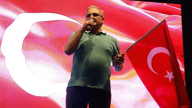 Vali özür diledi: Yanlışlıkla gözaltına aldık, haklarını helal etsinler!