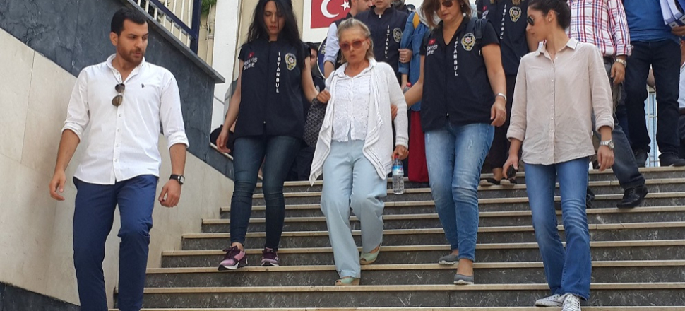 Nazlı Ilıcak'a casusluktan müebbet hapis cezası!