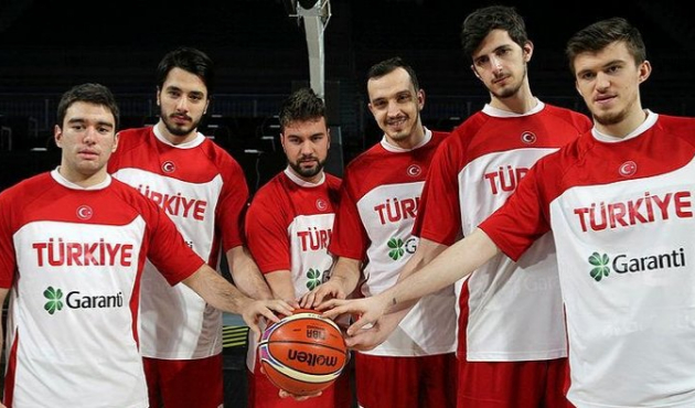12 Dev Adam sahneye çıkıyor!