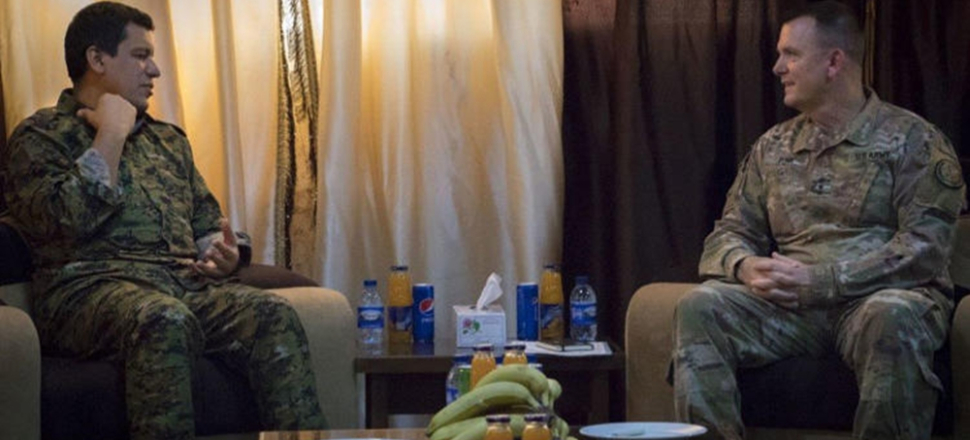 ABD'li general YPG'li teröristle görüştü...