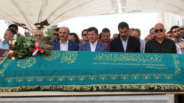Flaş... Davutoğlu'na cenazede ölüm tehdidi: Beni öldür yoksa ben seni öldüreceğim!