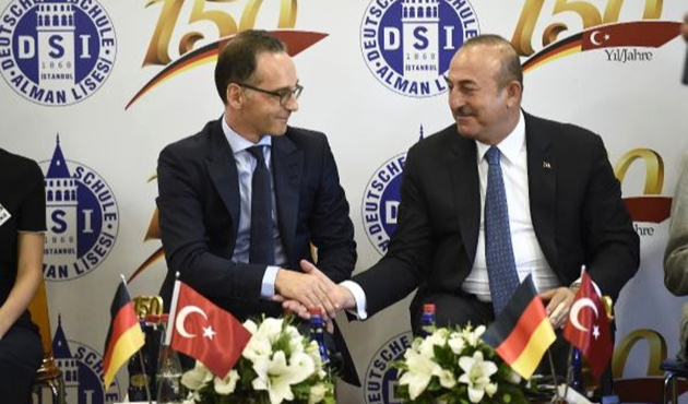 Çavuşoğlu'ndan itiraf! Şarkı söylersem kaçarsınız