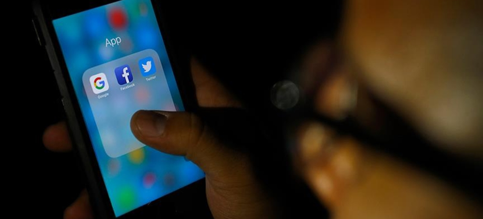 Facebook ve Twitter ABD Kongresini ikna edemedi...