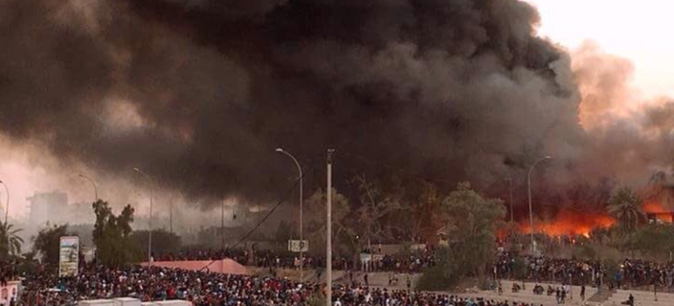 Irak'ta Şii parti binaları ve devlet televizyonu ateşe verildi!