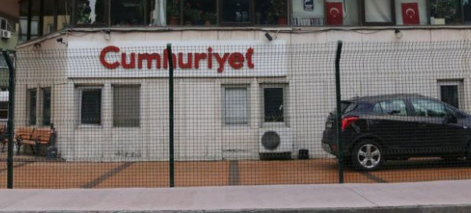 Cumhuriyet'te deprem! Peş peşe istifalar...