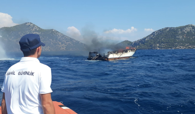 Fethiye'de yanan lüks gulet battı...
