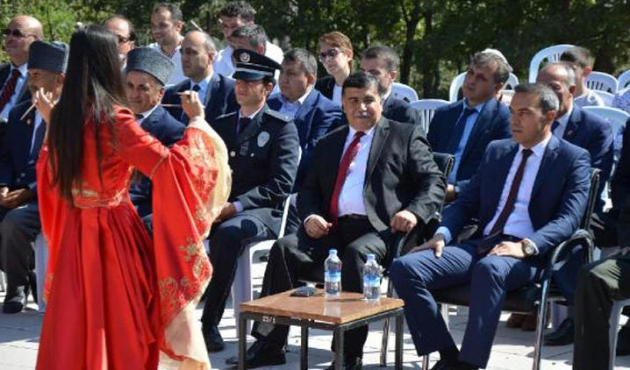 Şehitleri anma töreninde 'Erik Dalı' krizi!