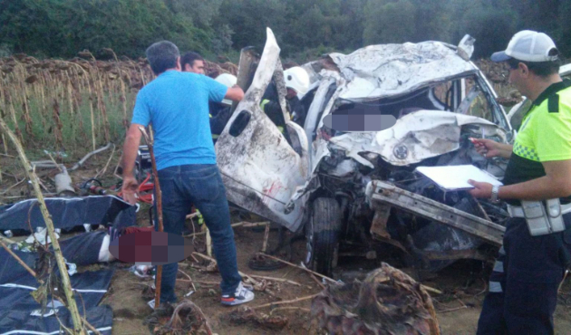 Çorlu'da araç takla attı: 3 ölü, 2 yaralı...