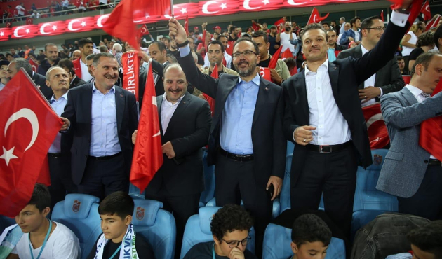 Bakanlar, Türkiye Rusya maçını birlikte izledi...