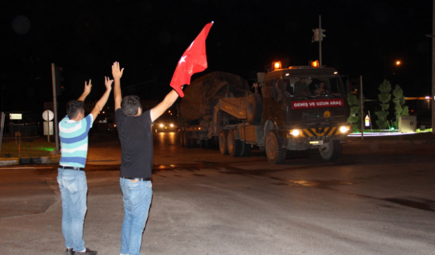 Sınıra askeri sevkiyat gece de devam etti!