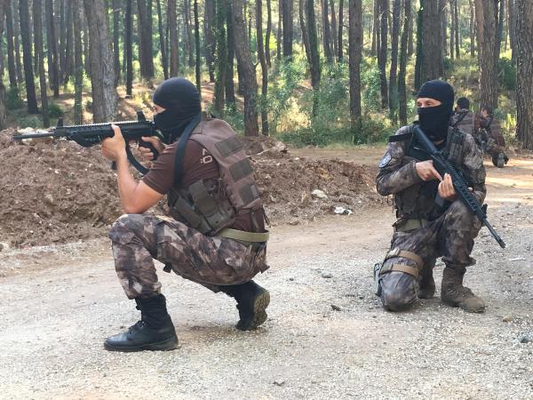 Bakan Işık canlı yayında açıkladı: 9'u general 311 asker firarda