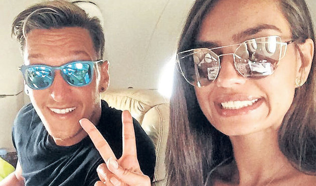 Mesut Özil ve Amine Gülşe'den çifte düğün sürprizi!
