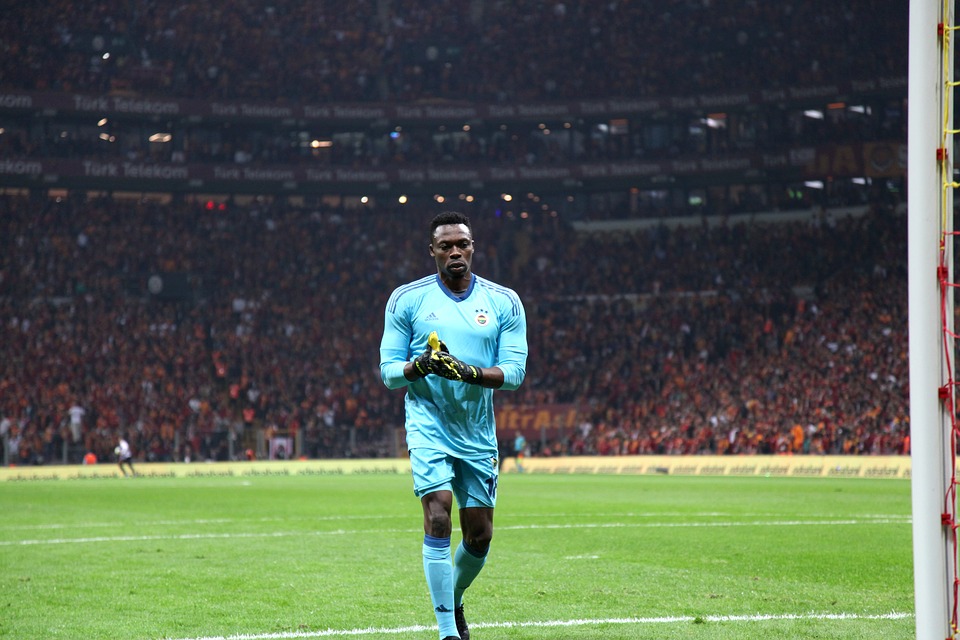 Fenerbahçe istemiyor, Kameni gitmiyor!
