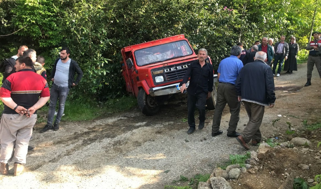 Öğrencileri karpuz taşır gibi taşımış!