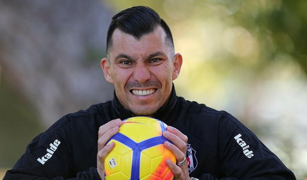 Gary Medel'e büyük onur!